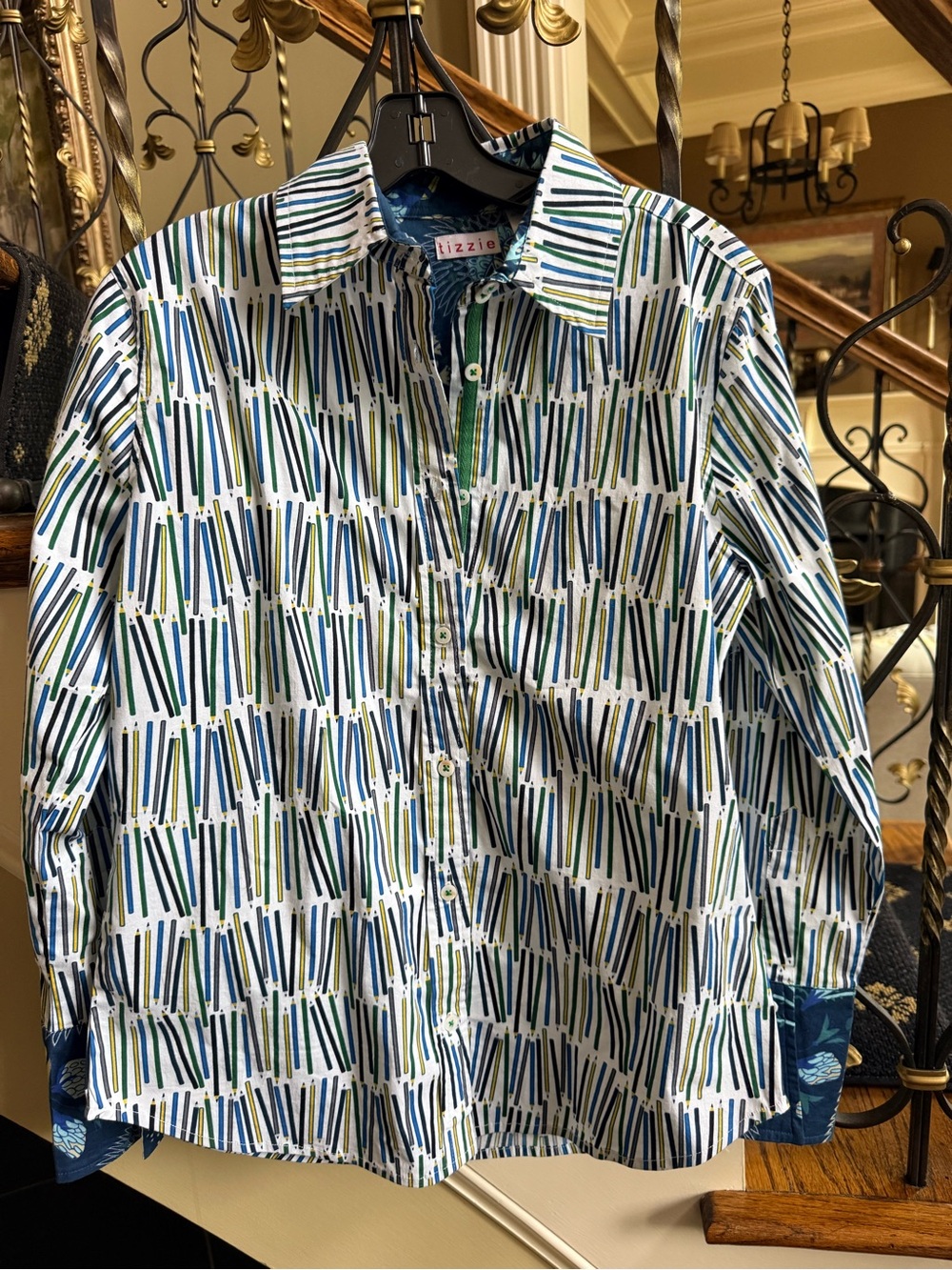 Tizzie Long Sleeve Button front top. Pattern collar /sleeve.Cute pattern.M NWOT